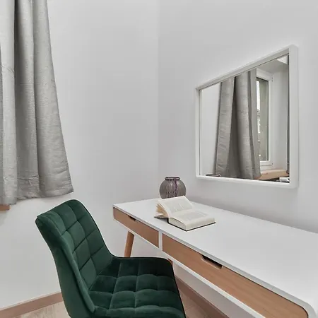 Apartment Wroclaw Lakowa By Renters Apartment