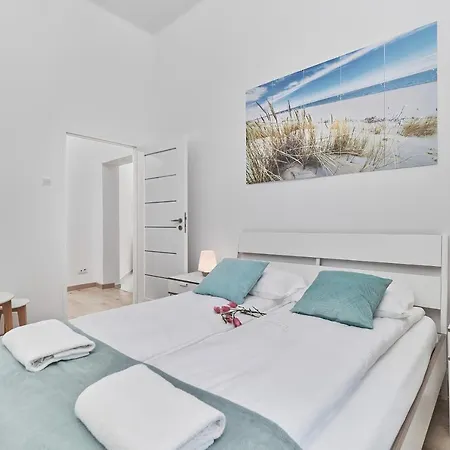 Apartment Wroclaw Lakowa By Renters Apartment